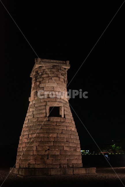 첨성대,경주,야간,밤,천문,천문관측,신라,건축물,빌딩,탑,건물,풍경,building,tower,architecture,문화재,night,stone,build,korea,천문대,old,observatory,culture,문화,cultural,heritage,야경,밤,풍경,nightscape,night,landscape,한국전통,한국문화,korean traditional,korean culture,랜드마크,landmark,tourist attraction,한국랜드마크,한국관광지,한국명소,korea landmark,korea tourist attraction