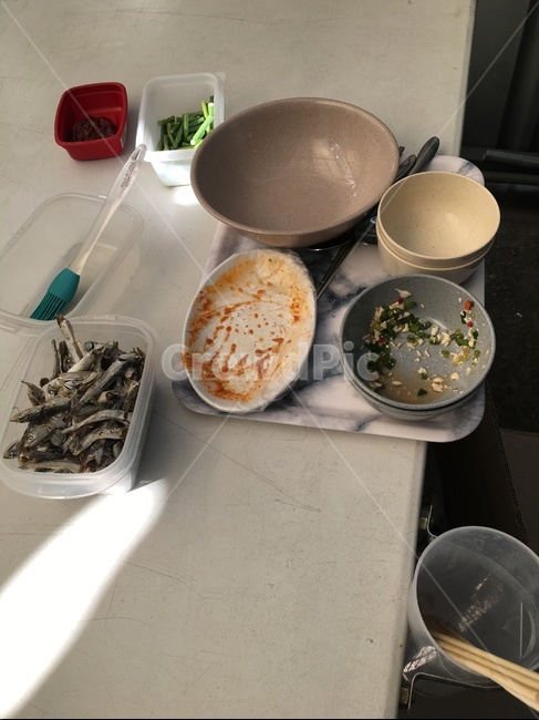 food,음식,식사,식당,접시,멸치