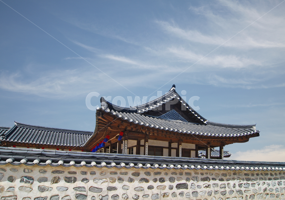 한옥,기와집,담,담장,돌담,기와,하늘,배경,백그라운드,전통,한국,한국전통,건축,전통건축,전통건축물,집,가옥,주택,외관,익스테리어,야외,실외,한국전통,한국문화,korean traditional,korean culture,건축물,건물외관,exterior,building,structure,architecture,construction
