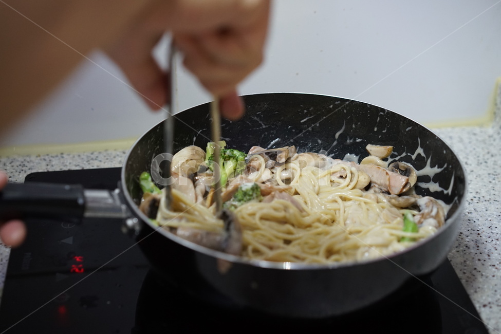스파게티,면류,양식,주방,조리,요리,크림파스타,크림스파게티,주방,키친,부엌,주방용품,요리도구,kitchen,kitchenware,cookroom,cookingutensil,음식,식재료,요리,food,cook,meal,dishes,food reserves,면류,면요리,noodles,양식,서양음식,서양요리,western food,western dishes,western meal,western cook