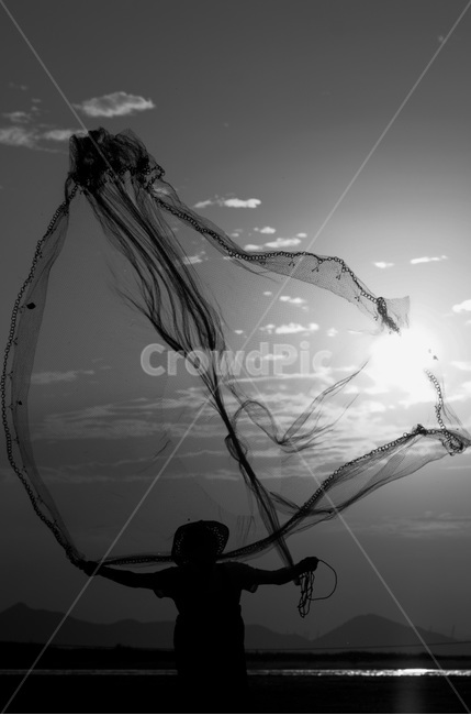 투망,어부,해변,바다,그물,시선,스냅,흑백,흑백,모노톤,monochrome,black and white,어업,fishery,fishing industry