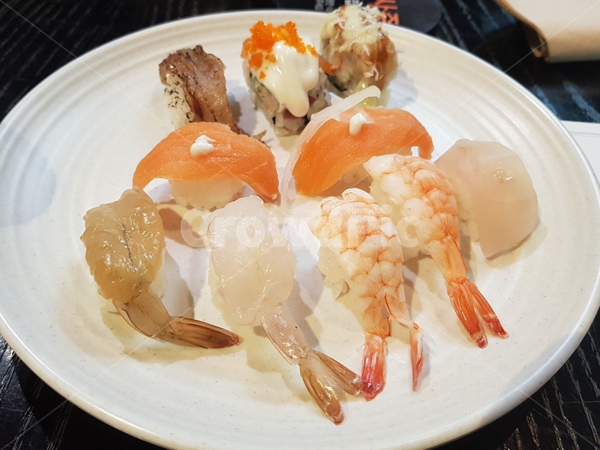 초밥,일식,새우초밥,스시,뷔페,food,음식,연어초밥,dish,요리,meal,식사,platter,플래터,sushi,salmon,shrimp,연어,새우