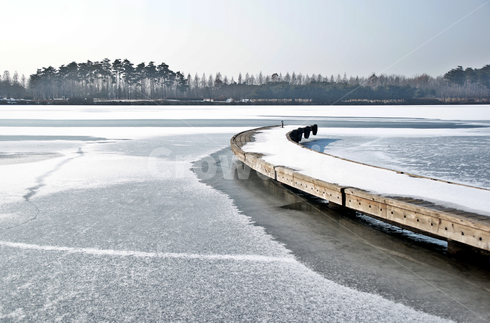 겨울호수,일산,호수공원,선착장,호수얼음,겨울,계절,winter,season,자연,풍경,nature,landscape,한국자연풍경,한국자연경관,korea nature landscape