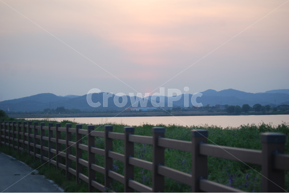 노을,난간,강,호수,일몰,산,banister,handrail,railing