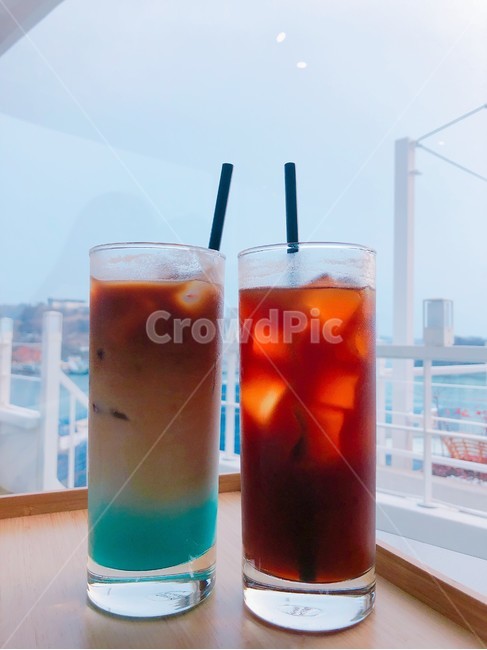 아이스아메리카노,바닷가,카페,카라멜마끼야또,분위기