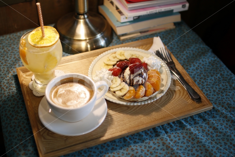 카페사진,카페,디저트,와플,과일,음료,커피,쥬스,음식,식재료,요리,food,cook,meal,dishes,food reserves,디저트,간식,후식,dessert,snack,음료수,drink,beverage,커피,카페,coffee,cafe