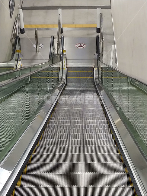 handrail,banister,난간,지하철,계단,에스컬레이터
