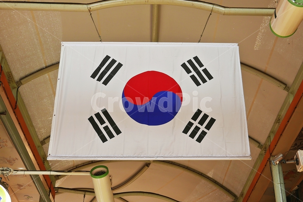 태극기,태극,국기,깃발,대한민국,한국,애국심,문양,건곤감리,건,곤,감,리,사괘,4괘,광장,행사,기념일,천장,하얀색,천,매일,고정