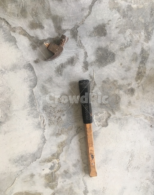 부서진,망치,alt,공사장,바닥,hammer,whitecement,사물,물건,오브젝트,thing,object,matter