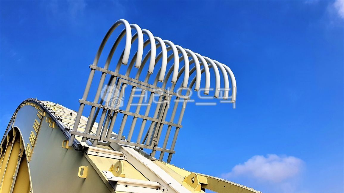 Truss climbing prevention mechanism,Suicide Prevention,Fence of Life,Fall prevention,Entry prevention,line of life,shelter,safety,Climbing barrier suicide,Suicide Prevention Facility