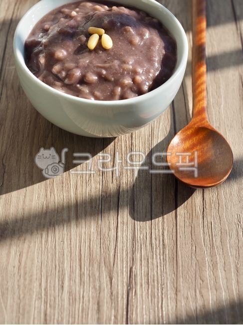 한식,동지팥죽,팥죽,옹심이,단팥죽,죽,한국음식,동지,겨울음식,음식,그릇,식사,요리,팥,전통음식,12월,redbeanporridge,koreanfood,winterfood,food,porridge,숟가락