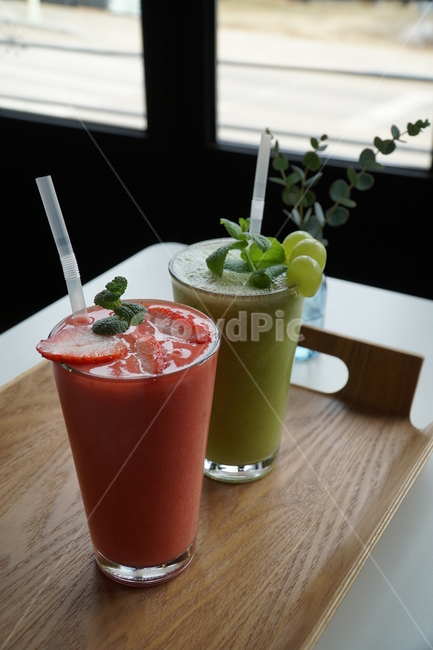 date,green,fruit juice,strawberry,Juice,juice,straw,Orange,drink,greengrape,cafe,beverage,Fresh fruit juice,Strawberry Juice,Green Grape Juice,cup