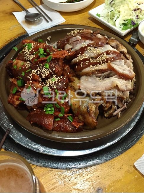 족발,매운족발,돼지고기,한식,koreanfood,pork,고기,meat,음식,요리,식사,food,dish,meal,맛있는,delicious,tasty,yummy,저녁식사,dinner,파티,party,술안주