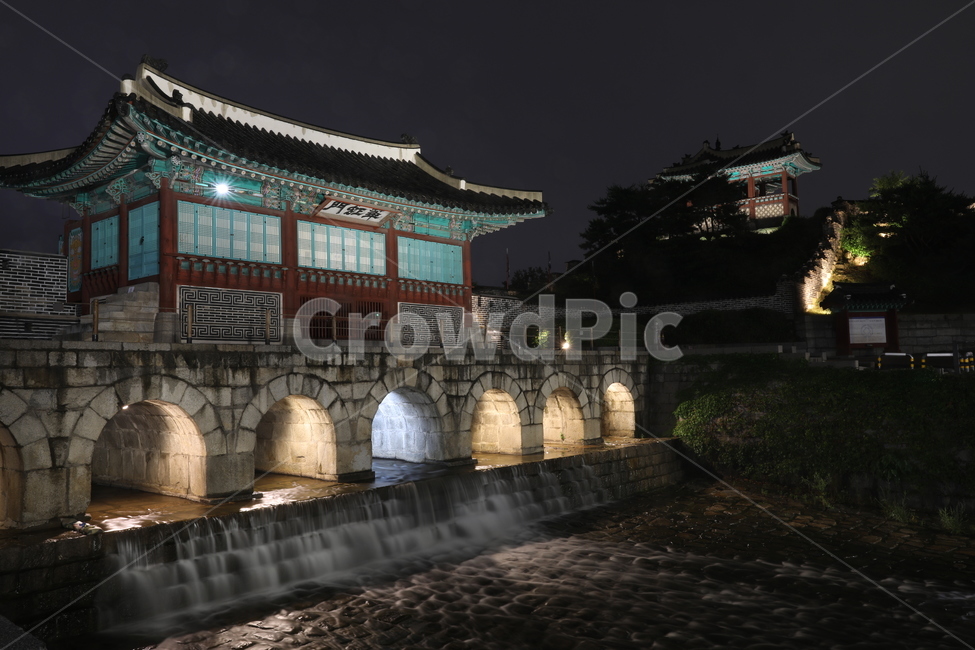 풍경,야경,반영,수원화성,수원,밤,nightscape,night,landscape,한국전통,한국문화,koreantraditional,랜드마크,한국관광지,한국명소,야경,밤,풍경,nightscape,night,landscape,한국전통,한국문화,korean traditional,korean culture,랜드마크,landmark,tourist attraction,한국랜드마크,한국관광지,한국명소,korea landmark,korea tourist attraction,architecture,건축물,building,건물