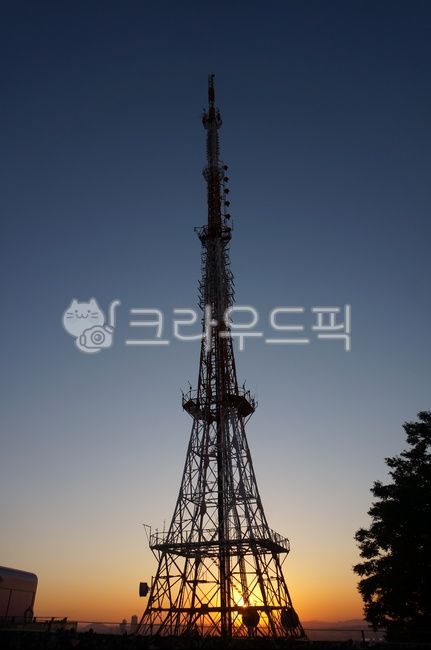 night view,pylon,Namsan night view,Namsan Tower Observatory,A dusky hour,nightfall,dog and wolf time,tower