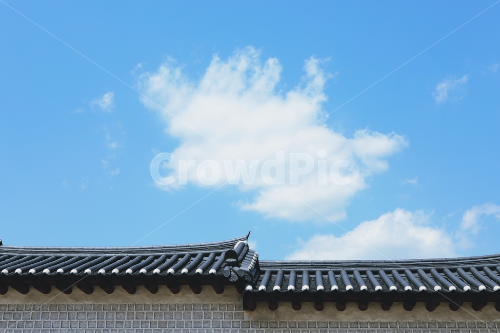 하늘,파란하늘,구름,기와담장,한옥담장,rooftile,koreantraditionalfence,한국전통,한국문화,korean traditional,korean culture,건축물,건물외관,exterior,building,structure,architecture,construction