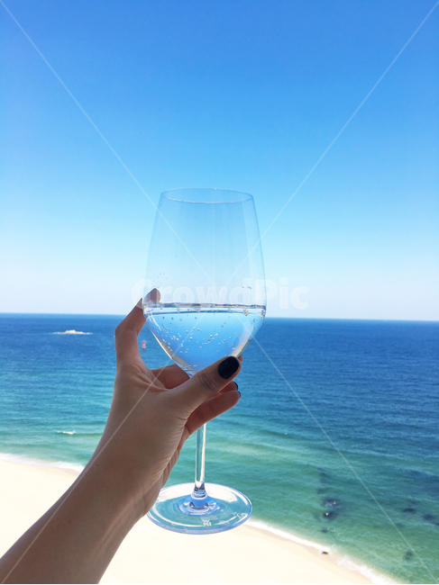 강릉,하늘,sky,와인잔,와인,스파클링와인,스파클링,탄산수,탄산,바다,sea,glass,유리,팔,손