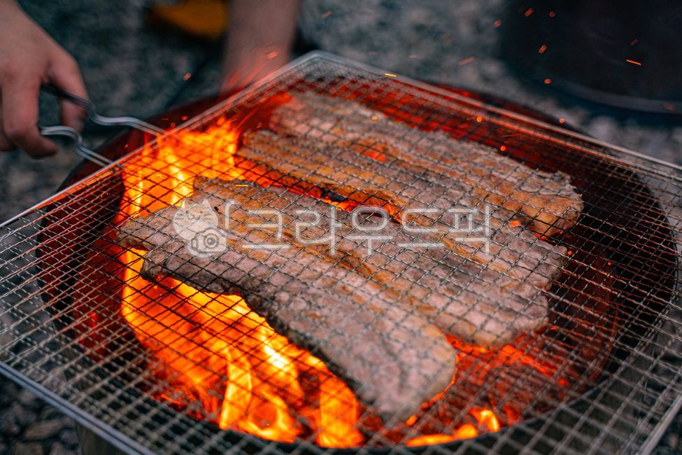 Direct fire cooking,direct fire,pork belly,pork,cooking,camping,camping cooking,Korean food