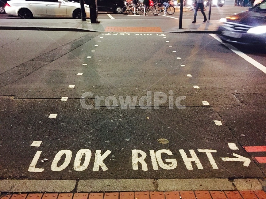 영국,도로,횡단보도,look,right
