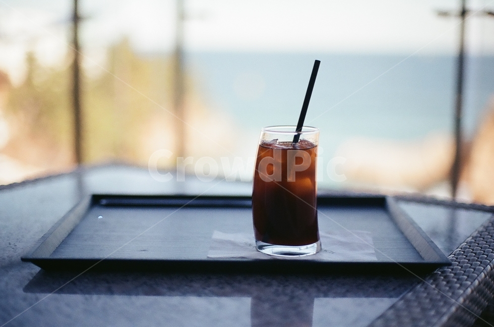 atmosphere,glass,glasscup,film,straw,Seong Kim,Outfocusing,film photography,cafe,ocean,outfocus,coffee,Americano,film camera