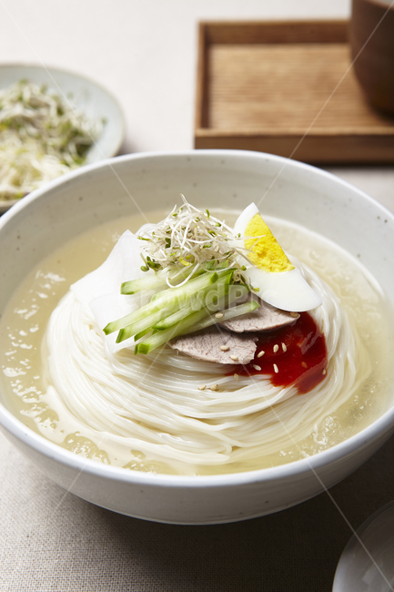 국수,noodle,food,한식,음식,요리,traditional,전통적인,한국적인,korean,식사,식품,사발,bowl,고명,국물,육수,dish,한끼,healthy,면,면요리,깔끔한,음식,식재료,요리,food,cook,meal,dishes,food reserves