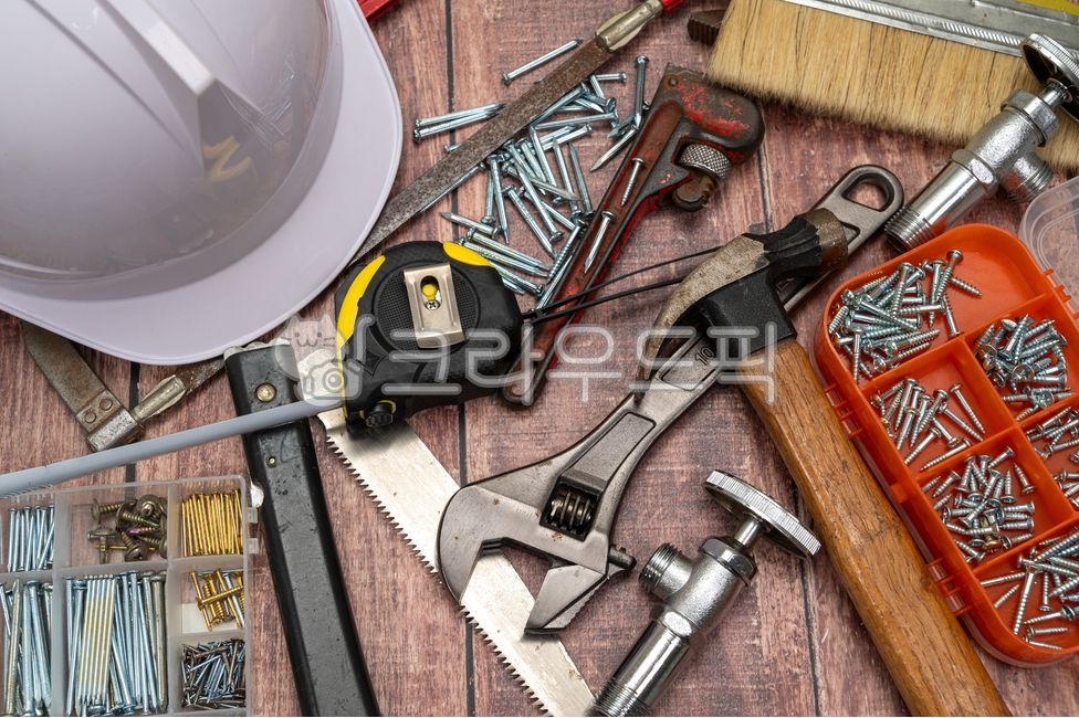 공구,공구함,건설,건축,공사,배경,백그라운드,산업,인테리어,목공,수리,서비스,탑뷰,장비,목수,연장,직업,유지보수,보수공사,일터,장인,기술자,클로즈업,수선,안전모자,공구박스,나무배경,공사장,망치,diy,못,줄자
