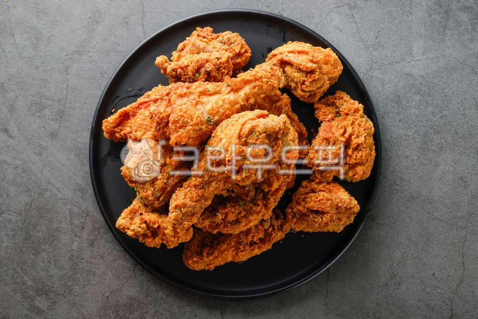 치킨,통닭,프라이드치킨,닭고기,프라이드,후라이드,후라이드치킨,음식,요리,식재료,맛있는,식사,한식,클로즈업,접시,그릇,신선,food,cook,meal,delicious,plate,bowl,closeup,dish,koreanfood,chicken,friedchicken