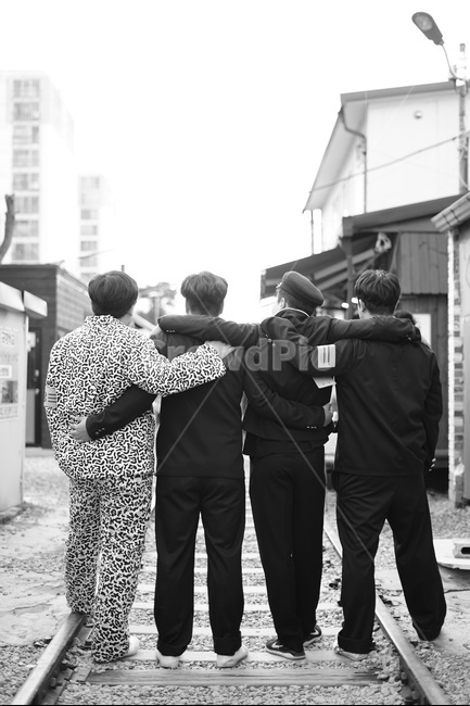 옛날교복,흑백,교련복,추억,교복,친구,친구들,동심,고등학교,중학교,사람들,대중,군중,other people,crowd,남성,남자,man,male,친구,우정,friendship,companion,흑백,모노톤,monochrome,black and white
