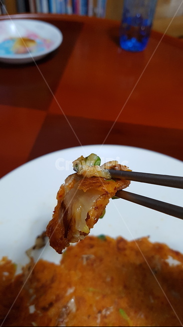 김치전,저녁,막걸리,파전,술안주,음식,식재료,요리,food,cook,meal,dishes,food reserves,한식,한국음식,한국요리,korean food,korean dishes,korean meal,korean cook