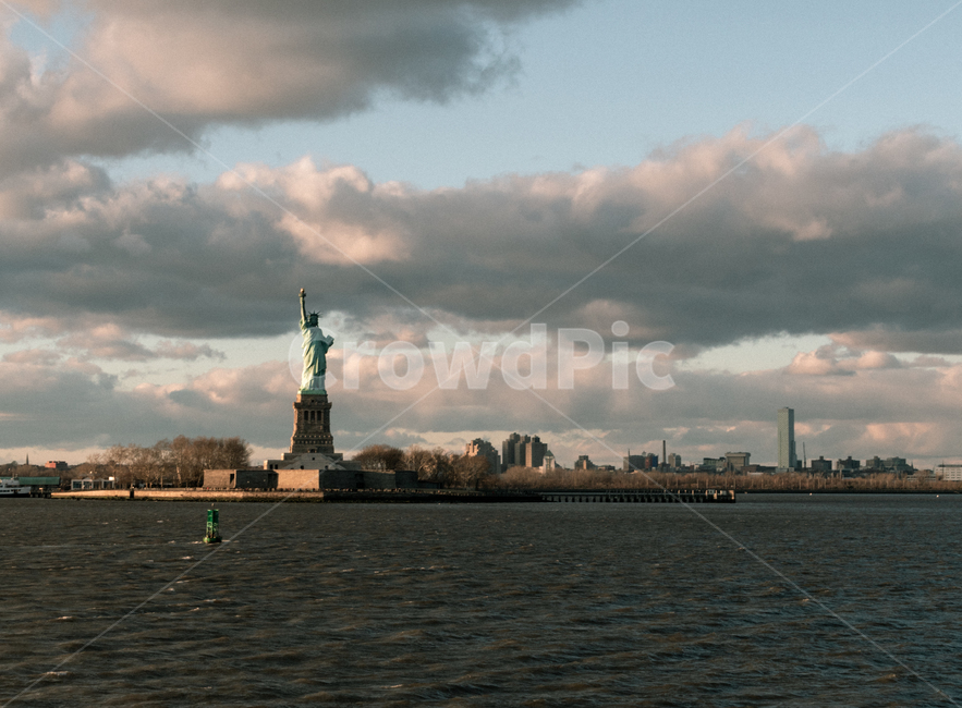 statueofliberty,자유의여신상,뉴욕,바다,구름,하늘,cloud,sky,도시,풍경,city,landscape,랜드마크,landmark,tourist attraction,해외,외국,세계,foreign,oversea,world,세계도시풍경,해외도시풍경,외국도시풍경,world cityscape,세계랜드마크,해외랜드마크,외국랜드마크,world landmark,world tourist attraction