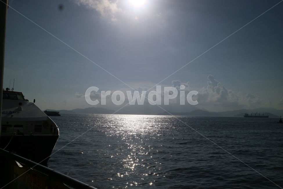 바닷가하늘,하늘,맑은하늘,맑은하늘,푸른하늘,자연,풍경,nature,landscape,vehicle,차량,boat,보트,transportation,교통,light,빛,flare,플레어