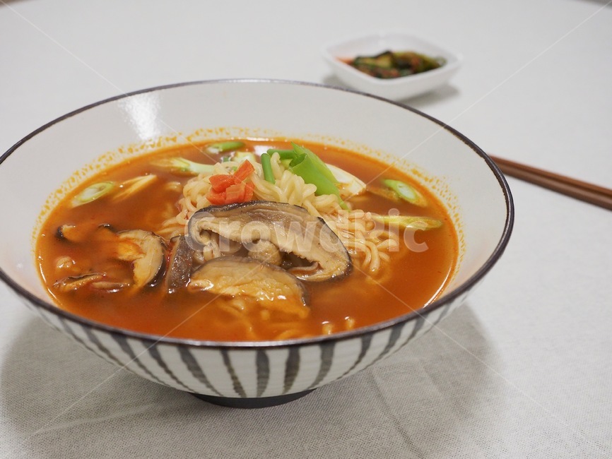 라면,버섯,한국음식,식품,한국문화,한국,배경,음식문화,웰빙,문화,아시아,아시아음식,음식,요리,음식,식재료,요리,food,cook,meal,dishes,food reserves,면류,면요리,noodles,한식,한국음식,한국요리,korean food,korean dishes,korean meal,korean cook