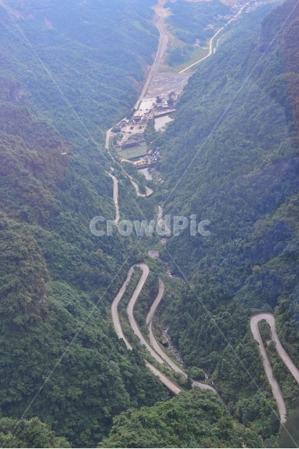 nature,자연,landscape,경치,outdoors,옥외,scenery,풍경,road,도로,walkway,보도,path,통로,mountain,산,중국,장가계,대협곡,천문산,구불구불길