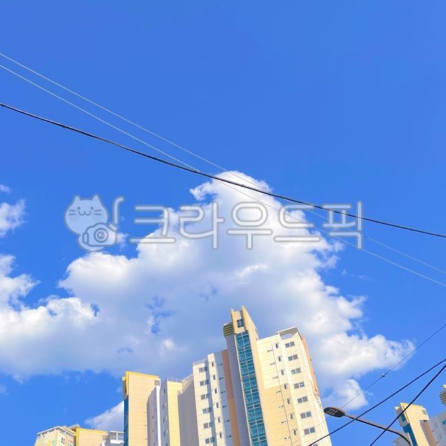 sky,blue sky,summersky,clear sky,clear,clouds,summer sky,summer,cloud,sunny day,blue,refreshing