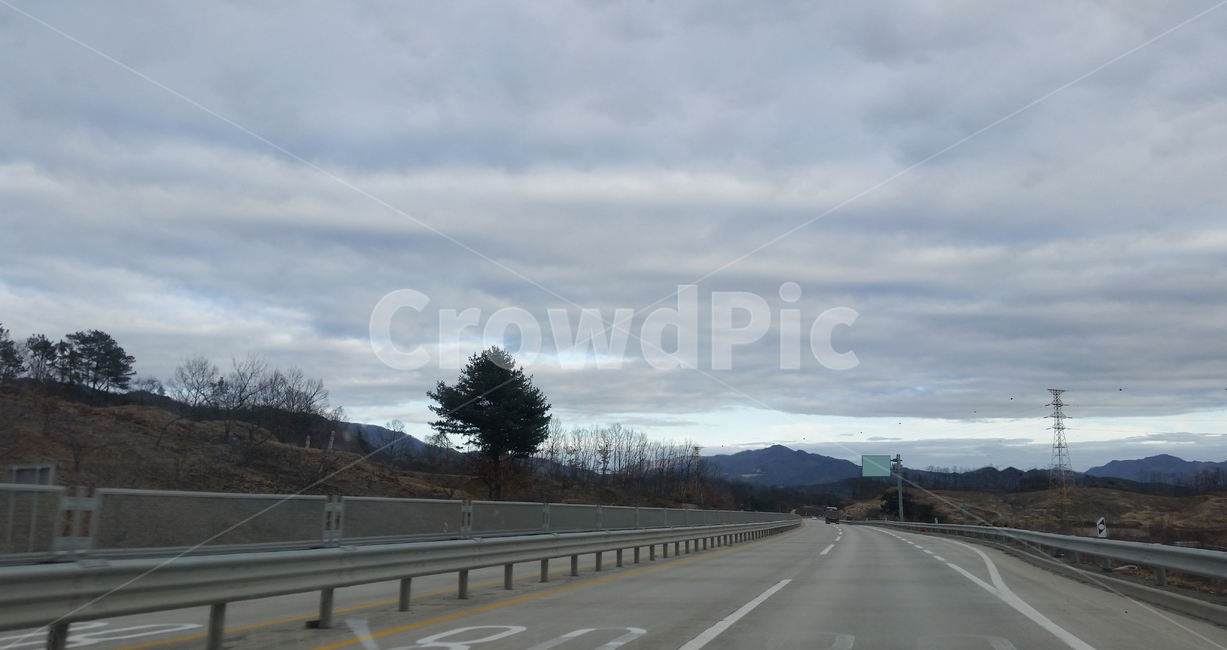국도,road,고속도로,highway,달린다,구름덮인하늘
