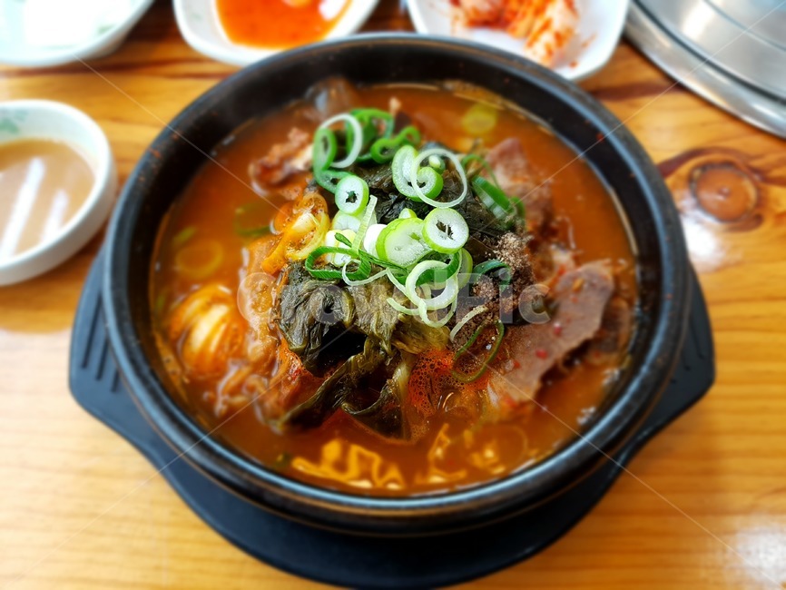 뼈해장국,식품,요리,식사,국물,국,해장국,점심,밥,저녁,음식,식재료,요리,food,cook,meal,dishes,food reserves,한식,한국음식,한국요리,korean food,korean dishes,korean meal,korean cook