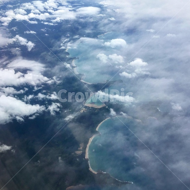 outdoors,옥외,nature,land,ocean,땅,대양,sea,shoreline,해안선,coast,연안,구름,비행기,스카이뷰,에어뷰