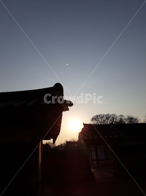 light,빛,flare,플레어,sunlight,햇빛,architeture,건축물,building,건물,roof,지붕,sun,sunshine,전통,tradition,신라,집,house,경주,돌담,hanok,gyeongju