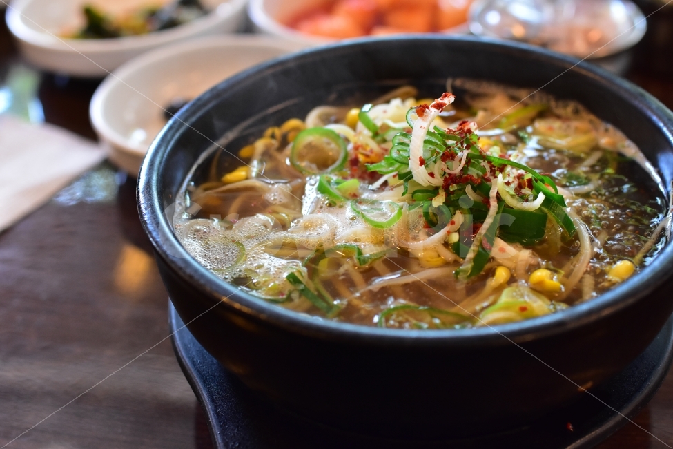 음식,해장,한식,국밥,food,콩나물,콩나물국밥,뚝배기,국,파,아침식사,식사,음식,식재료,요리,food,cook,meal,dishes,food reserves,한식,한국음식,한국요리,korean food,korean dishes,korean meal,korean cook