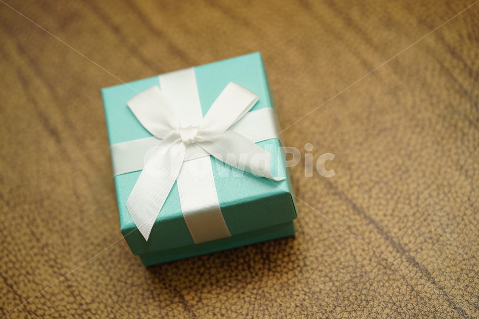 선물,박스,상자,마음,리본,감사,기념일,box,ribbon,네모,선물상자,기념일,축하,anniversary,congratulation,celebrate,celebration,사물,물건,오브젝트,thing,object,matter