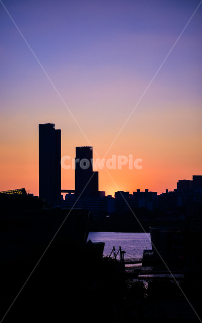 silhouette,실루엣,outdoors,옥외,황혼,일몰,sky,dawn,새벽,redsky,붉은하늘,dusk,한강,노을,서울,강,구름,야경,빌딩,고층빌딩,타워,스카이라인,하늘,배경,백그라운드,전경,도시,도심,밤,한국도시풍경,한국도시경관,건물,중심지,시티불빛,풍경,도시풍경,도시야경,산,컬러,컬러풀,대도시,화려함,화려한,서울야경,sunset,hanriver,river,seoul,nightscape,night,landscape,city,korea,cityscape,building,town,urban,metropolis,downtown