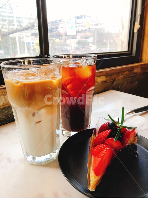 americano,icecoffee,아이스아메리카노,dessert,딸기타르트,카페라떼,caffelatte,latte,cafe,카페,디저트,간식,후식,dessert,snack,커피,카페,coffee,cafe