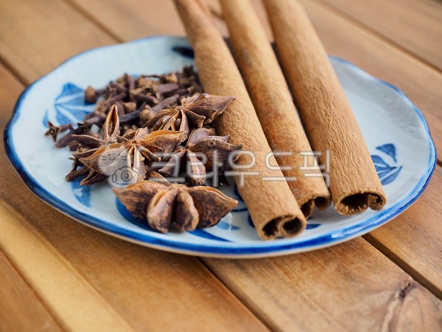 스타아니스홀,향신료,팔각,팔각향,별모양,아니스,인도음식,향기,음식,유기농,요리,요리재료,갈색,중국음식,아시아음식,건조식품,식물,향료,staranisehall,spice,octagon,octagonal,starshape,anise,indianfood,scent,food,organic,cooking,cookingingredients,brown,chinesefood,asianfood,dryfood,plant,spices,정향,계피,시나몬