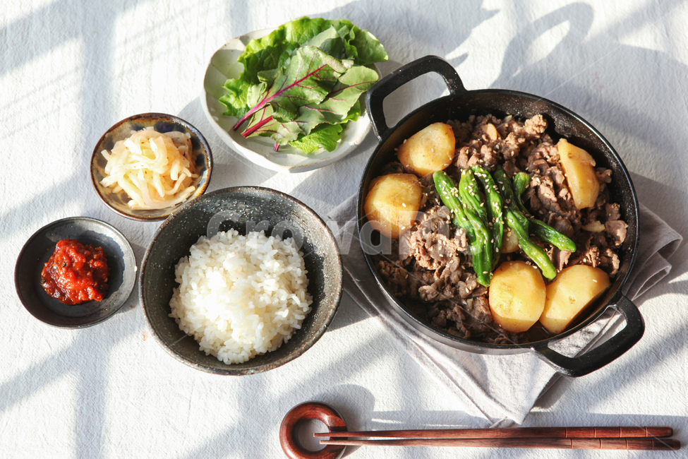 불고기,감자,꽈리고추,한식,요리,음식,한식조리사,소고기,참깨,플레이팅,쌀밥,쌀,젓가락,반찬,집들이식사,집들이,혼밥,음식,식재료,요리,food,cook,meal,dishes,food reserves,한식,한국음식,한국요리,korean food,korean dishes,korean meal,korean cook