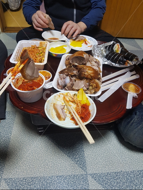 human,person,식사,가족식사,food,음식,식재료,요리,food,cook,meal,dishes,food reserves