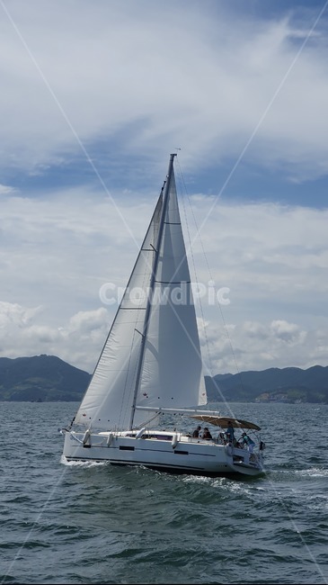 요트,배,세일,세일링,바람,바다,돗,transportation,교통,boat,보트,용기,vessel,차량,vehicle,watercraft,선박,human,인간,사람,person