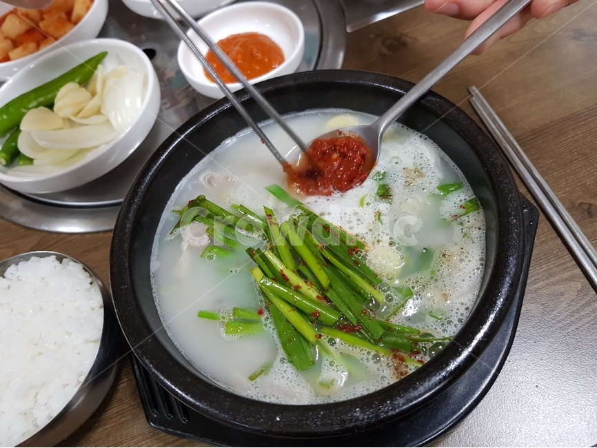국밥,부추,고춧가루,다대기,돼지국밥,섞어국밥,밥,국,한국음식,먹방,음식,food,koreanfood,korea,음식,식재료,요리,food,cook,meal,dishes,food reserves,한식,한국음식,한국요리,korean food,korean dishes,korean meal,korean cook