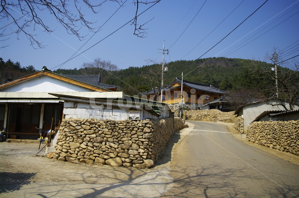 마을,동네,길,울타리,가옥,하늘,골목길