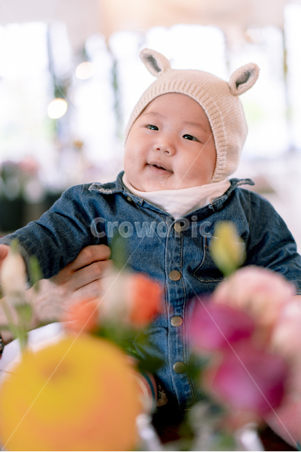 조카,아기,백일,모자,꽃,가족,사람,인물,인간,human,person,영유아,아기,애기,아이,infants,baby