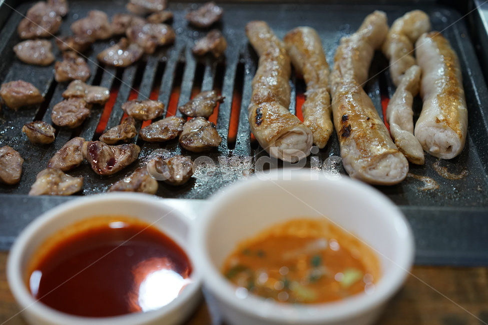 막창,염통,고기,육류,불판,고깃집,돼지막창,막창집,내장,한국음식,음식,식재료,요리,food,cook,meal,dishes,food reserves,육류,고기,meat,한식,한국음식,한국요리,korean food,korean dishes,korean meal,korean cook